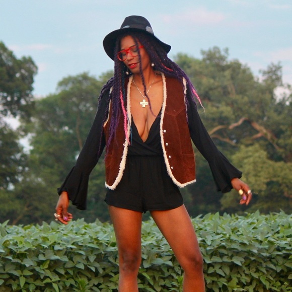 Indah Other Parnell Black Bell Sleeves Romper - Picture 4 of 7